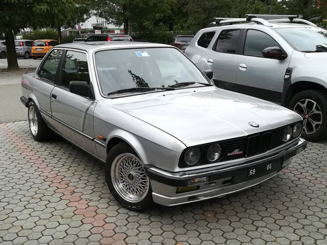 www.targhenere.net/gallery2/wp-content/uploads/2024/10/bmw323ibg69a.jpg