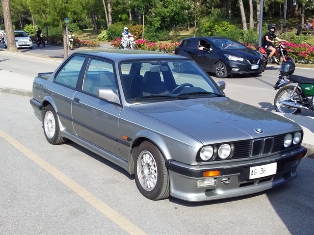 www.targhenere.net/gallery2/wp-content/uploads/2024/10/bmw_320i_1987_1992_2.jpg