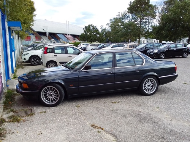 www.targhenere.net/gallery2/wp-content/uploads/2024/10/bmw_735i_1987_2.jpg