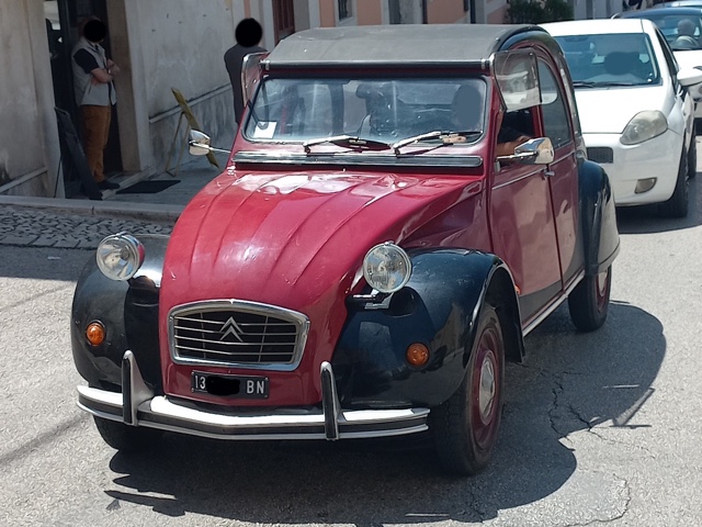 www.targhenere.net/gallery2/wp-content/uploads/2024/10/citroen_2_cv_2.jpg