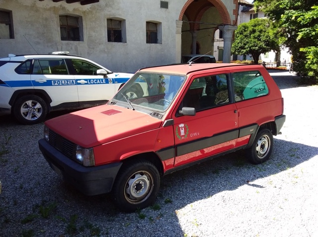 www.targhenere.net/gallery2/wp-content/uploads/2024/10/fiat_panda_4x4_1987_2000_2.jpg