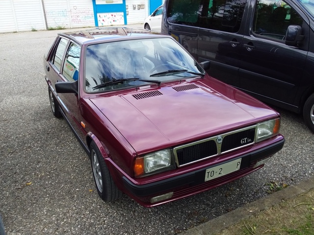 www.targhenere.net/gallery2/wp-content/uploads/2024/10/lancia_delta_gt_ie_1990_2.jpg