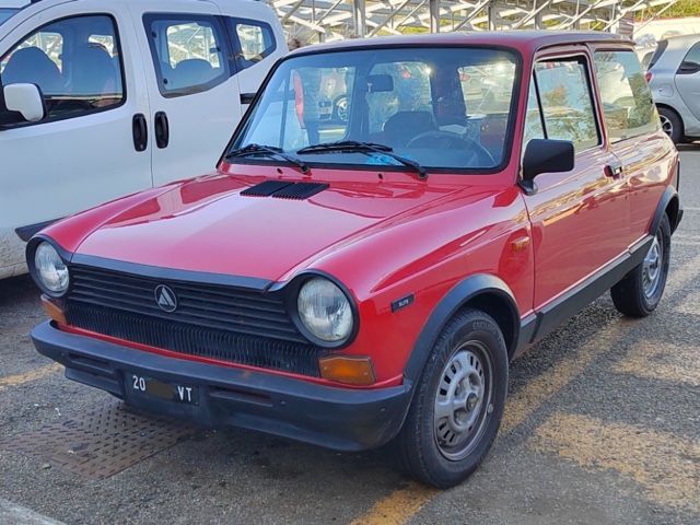 www.targhenere.net/gallery2/wp-content/uploads/2024/11/autobianchi_a112_vt20_01.jpg
