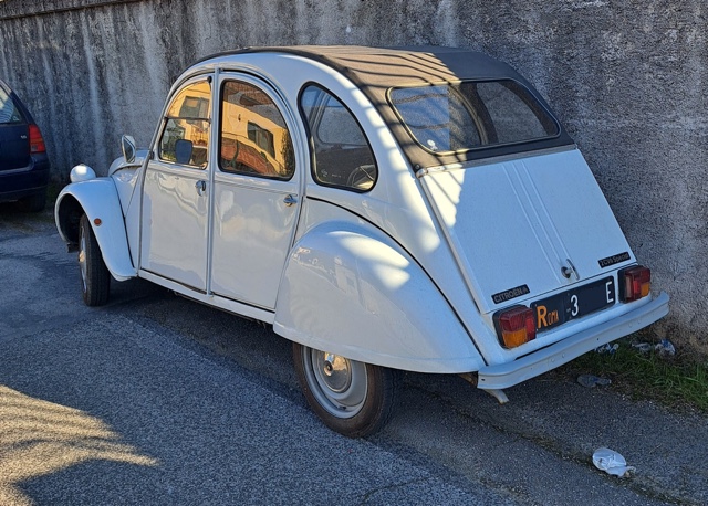 www.targhenere.net/gallery2/wp-content/uploads/2024/11/citroen_2_cv_1_argiuliasuper_tn20062.jpg