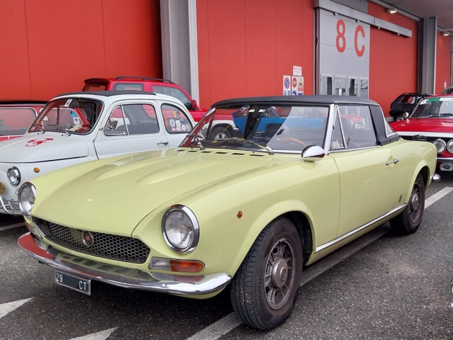 www.targhenere.net/gallery2/wp-content/uploads/2024/11/fiat124spider_markino_tn30285_01.jpg