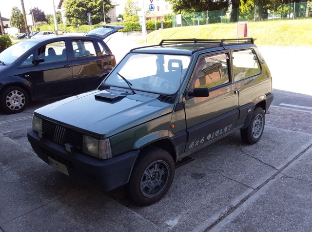www.targhenere.net/gallery2/wp-content/uploads/2024/11/fiat_panda_4x4_sisley_1988_2.jpg