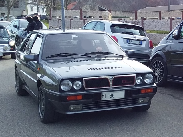 www.targhenere.net/gallery2/wp-content/uploads/2024/11/lancia_delta_hf_integrale_8v_1988_2.jpg