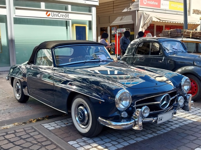 www.targhenere.net/gallery2/wp-content/uploads/2024/11/mercedes190sl_markino_tn79686_01.jpg