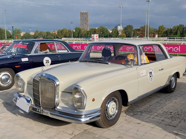 www.targhenere.net/gallery2/wp-content/uploads/2024/11/mercedesw111coupe_markino_tn40037_01.jpg