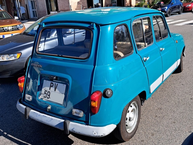 www.targhenere.net/gallery2/wp-content/uploads/2024/11/renault_4_2_3_argiuliasuper_tn72698.jpg