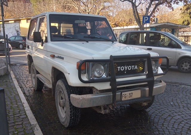 www.targhenere.net/gallery2/wp-content/uploads/2024/11/toyota_land_cruiser_4wd_-_1987.jpg