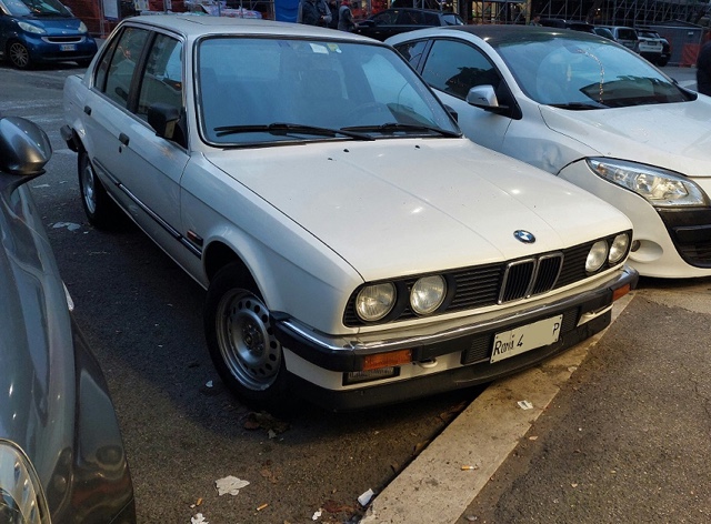 www.targhenere.net/gallery2/wp-content/uploads/2024/12/bmw_e30_roma_4p_2.jpg