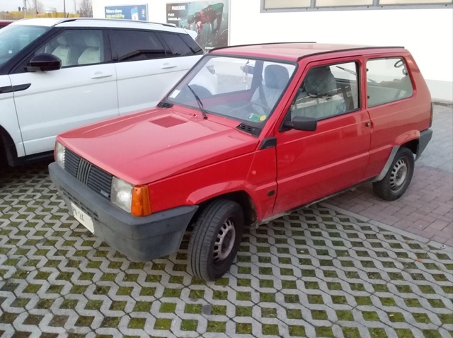 www.targhenere.net/gallery2/wp-content/uploads/2024/12/fiat_panda_750_cl_1987_2.jpg