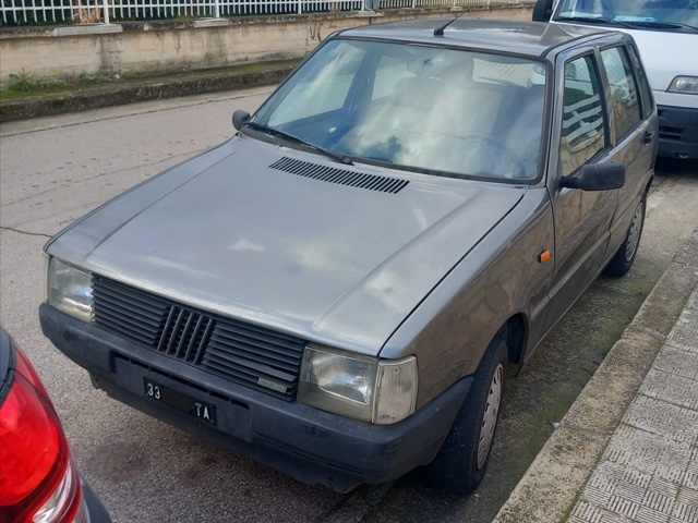 www.targhenere.net/gallery2/wp-content/uploads/2024/12/fiat_uno_ta33.jpg