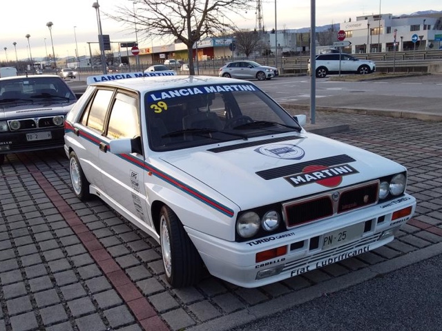 www.targhenere.net/gallery2/wp-content/uploads/2024/12/lancia_delta_hf_integrale_8v_1988_02.jpg