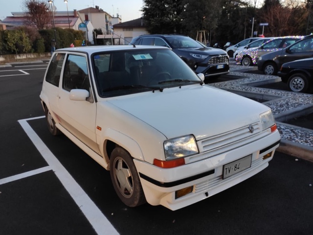 www.targhenere.net/gallery2/wp-content/uploads/2024/12/renault_super_5_gt_turbo_1990_2.jpg