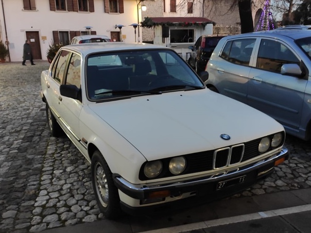 www.targhenere.net/gallery2/wp-content/uploads/2025/01/bmw_320i_1984_2.jpg