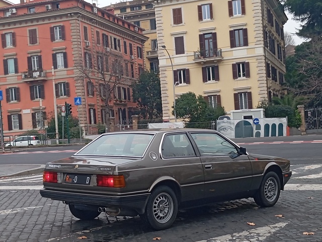 www.targhenere.net/gallery2/wp-content/uploads/2025/01/maserati_biturbo_82_strabuzov_tn14439.jpg