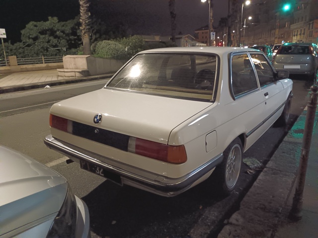 www.targhenere.net/gallery2/wp-content/uploads/2025/02/bmw_e21_feb25_retro_blowup_tn16785.jpg