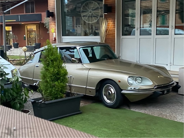 www.targhenere.net/gallery2/wp-content/uploads/2025/02/citroen_ds23ie_pallas_ge61_pt2_teoperry_tn61245.jpg