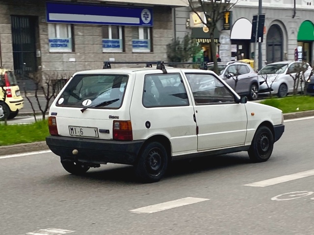 www.targhenere.net/gallery2/wp-content/uploads/2025/02/fiat_uno_45sfire_mi6y_pt1_teoperry_tn63220.jpg