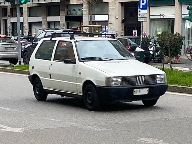 www.targhenere.net/gallery2/wp-content/uploads/2025/02/fiat_uno_45sfire_mi6y_pt2_teoperry_tn63220.jpg