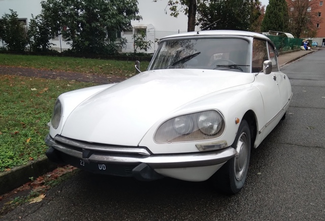 www.targhenere.net/gallery2/wp-content/uploads/2025/03/citroen_dsuper_5_-_1972_1_targhemodenesi_tn28828.jpg