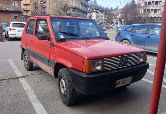 www.targhenere.net/gallery2/wp-content/uploads/2025/03/fiat_panda_1000_4x4_1986_4.jpg