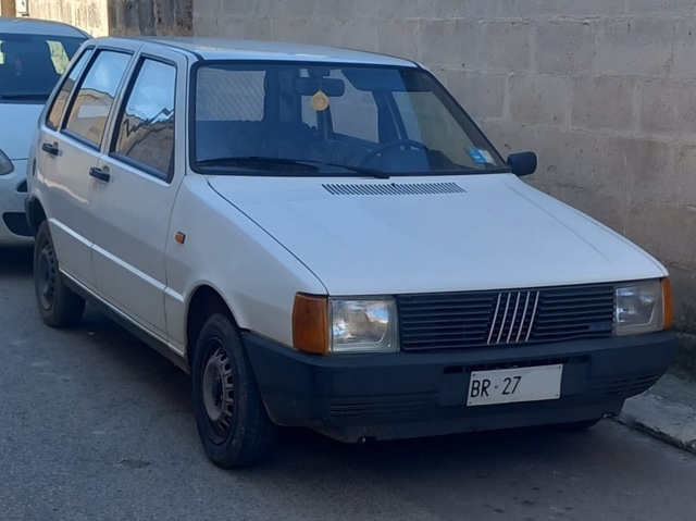www.targhenere.net/gallery2/wp-content/uploads/2025/03/fiat_uno_br27_01.jpg