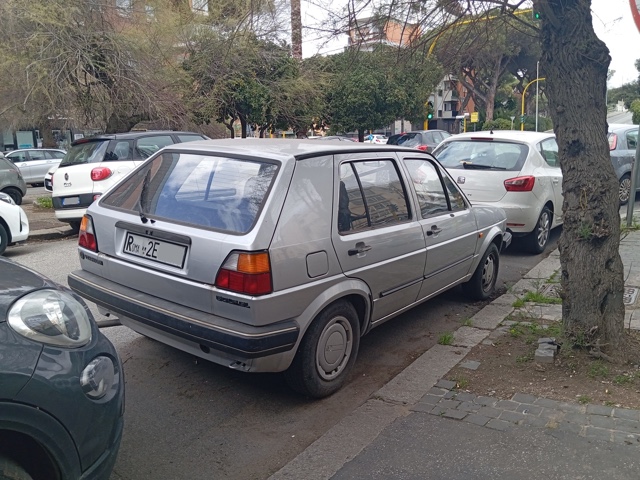 www.targhenere.net/gallery2/wp-content/uploads/2025/03/volkswagen_golf_16_gl_86_strabuzov_tn67469.jpg