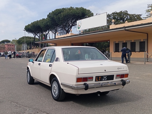 www.targhenere.net/gallery2/wp-content/uploads/2025/04/alfa_romeo_alfetta_16_81_1_strabuzov_tn21143.jpg