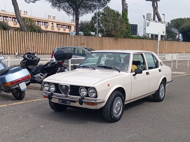 www.targhenere.net/gallery2/wp-content/uploads/2025/04/alfa_romeo_alfetta_16_81_2_strabuzov_tn21143.jpg