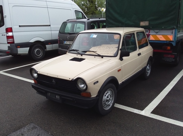 www.targhenere.net/gallery2/wp-content/uploads/2025/04/autobianchi_a112_elegant_1981_deltago_tn45614.jpg