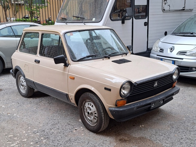 www.targhenere.net/gallery2/wp-content/uploads/2025/04/autobianchi_a112_elite_2.jpg