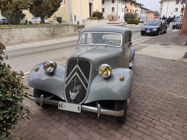 www.targhenere.net/gallery2/wp-content/uploads/2025/04/citroen_traction_avant_nc_1995_2.jpg