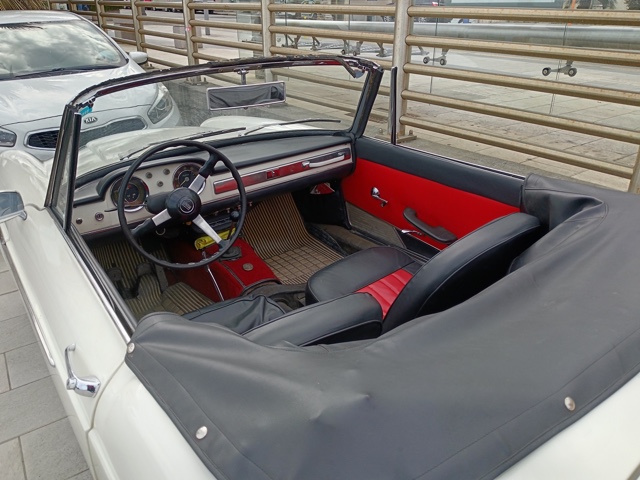 www.targhenere.net/gallery2/wp-content/uploads/2025/04/fiat_1200_cabriolet_apr25_int.jpg