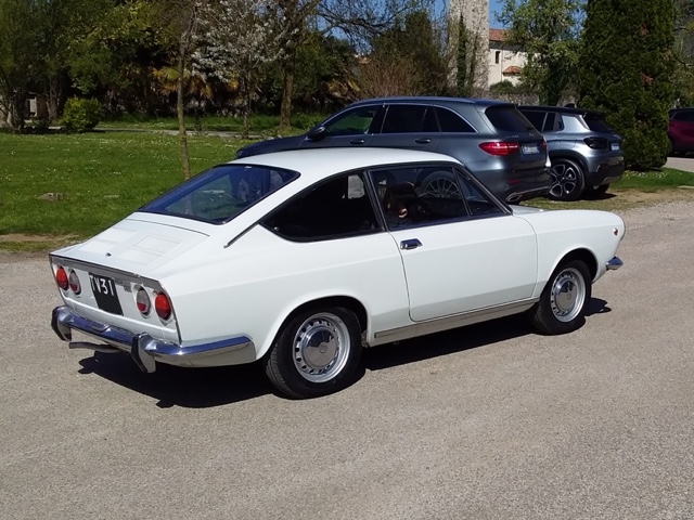 www.targhenere.net/gallery2/wp-content/uploads/2025/04/fiat_850_sport_coup_1971.jpg