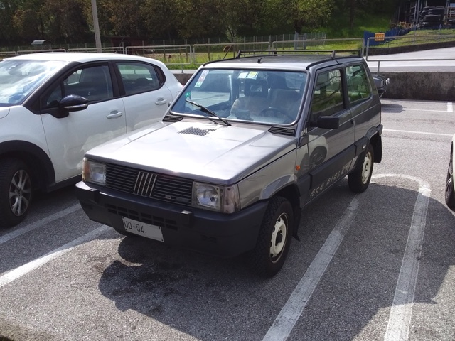 www.targhenere.net/gallery2/wp-content/uploads/2025/04/fiat_panda_4x4_sisley_1987_2.jpg