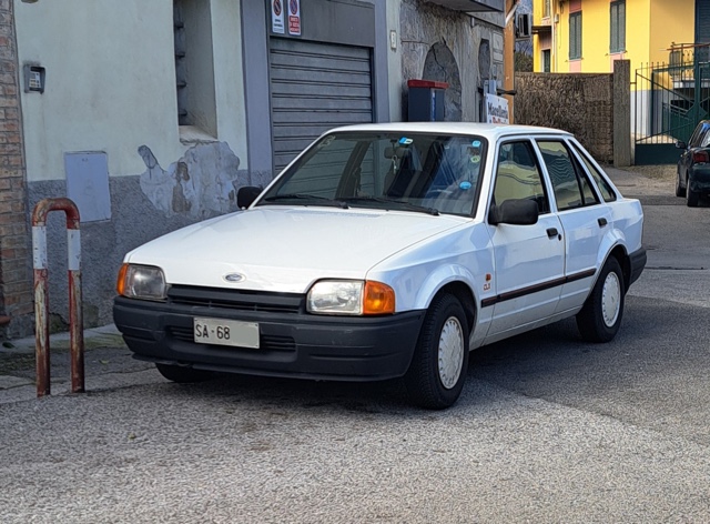 www.targhenere.net/gallery2/wp-content/uploads/2025/04/ford_escort_2_2.jpg