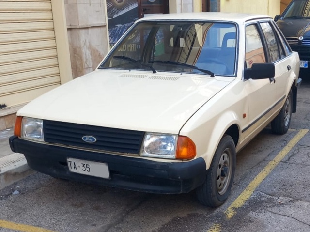 www.targhenere.net/gallery2/wp-content/uploads/2025/04/ford_escort_ta35.jpg