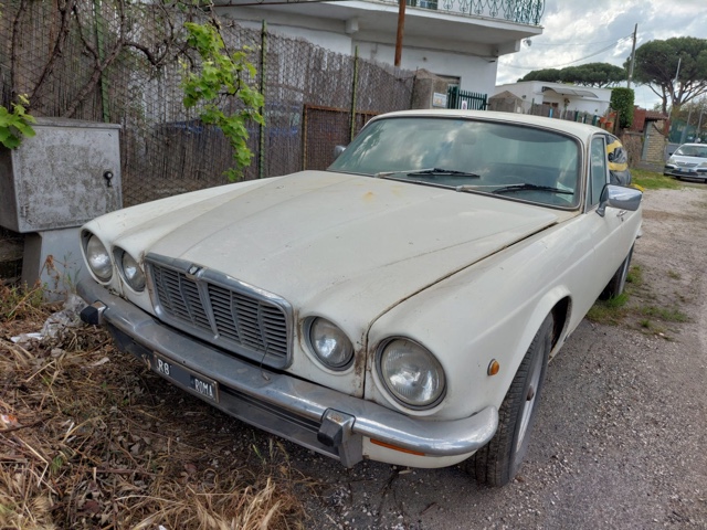 www.targhenere.net/gallery2/wp-content/uploads/2025/04/jaguarxj6bue_02.jpg