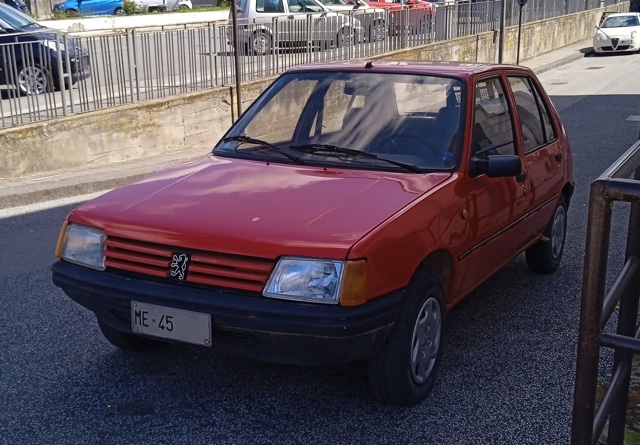 www.targhenere.net/gallery2/wp-content/uploads/2025/04/peugeot_205_grd_anteriore.jpg
