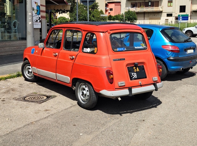 www.targhenere.net/gallery2/wp-content/uploads/2025/04/renault_4_gtl_argiuliasuper_tn42208.jpg