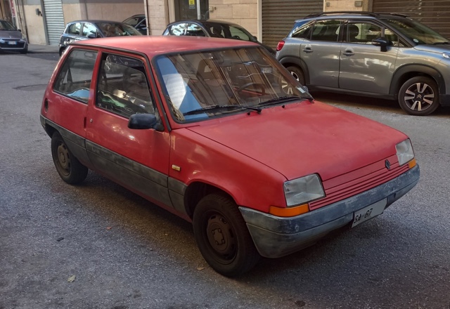 www.targhenere.net/gallery2/wp-content/uploads/2025/04/renault_super5_c_2.jpg