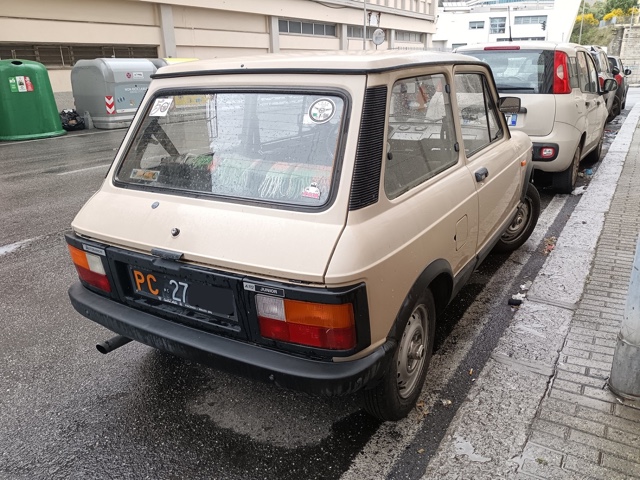 www.targhenere.net/gallery2/wp-content/uploads/2025/05/autobianchi_a112_junior_mag25_retro_blowup_tn28508.jpg