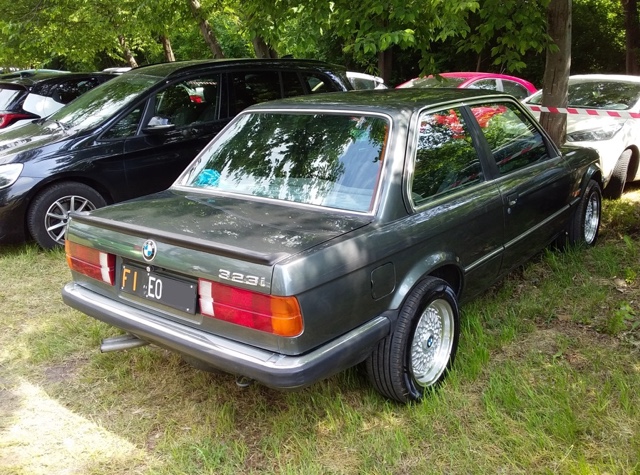 www.targhenere.net/gallery2/wp-content/uploads/2025/05/bmw_323i_1984_2.jpg