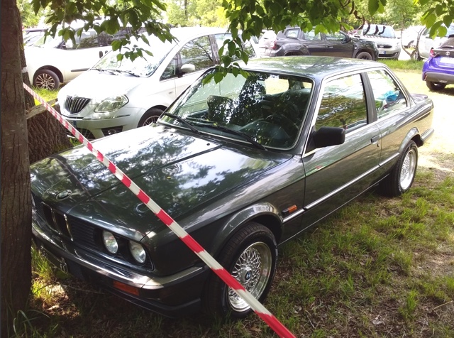 www.targhenere.net/gallery2/wp-content/uploads/2025/05/bmw_323i_1984_3.jpg