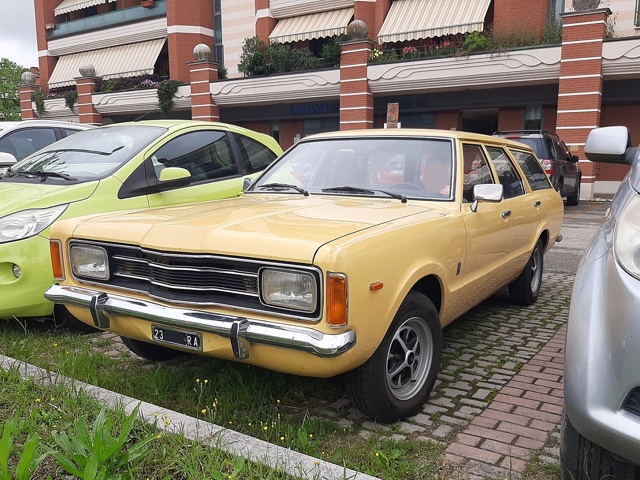 www.targhenere.net/gallery2/wp-content/uploads/2025/05/ford_taunus_fronte.jpg