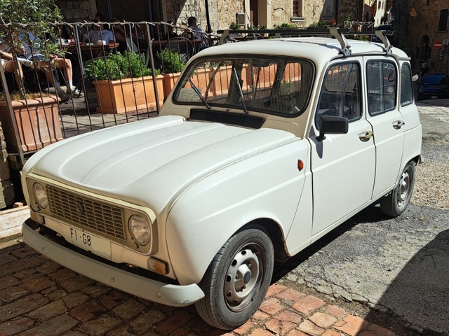 www.targhenere.net/gallery2/wp-content/uploads/2025/05/renault_4_2.jpg