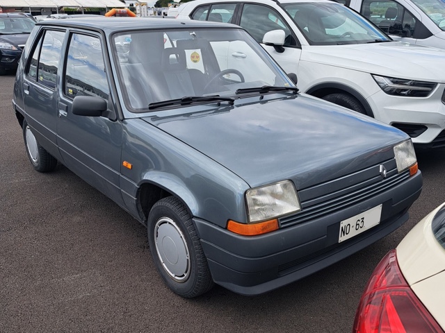 www.targhenere.net/gallery2/wp-content/uploads/2025/05/renault_5_2.jpg